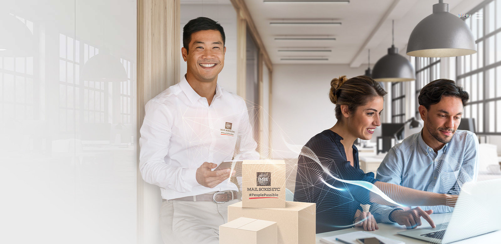 Imagen ilustrativa de un trabajador MBE, con cajas mbe a modo ilustrativo y una pareja de emprendedores llevando a cabo su negocio