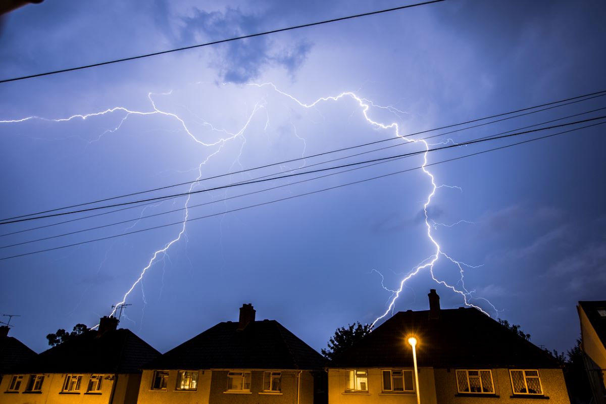 lightening storm uk