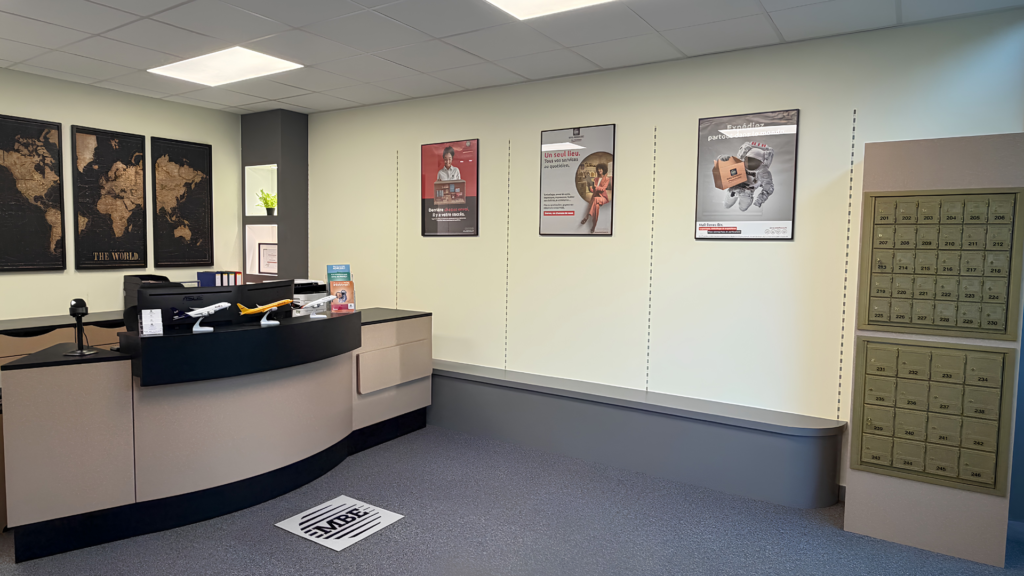 Photo de l'intérieur du nouveau Centre Mail Boxes Etc. de Tremblay-en-France.